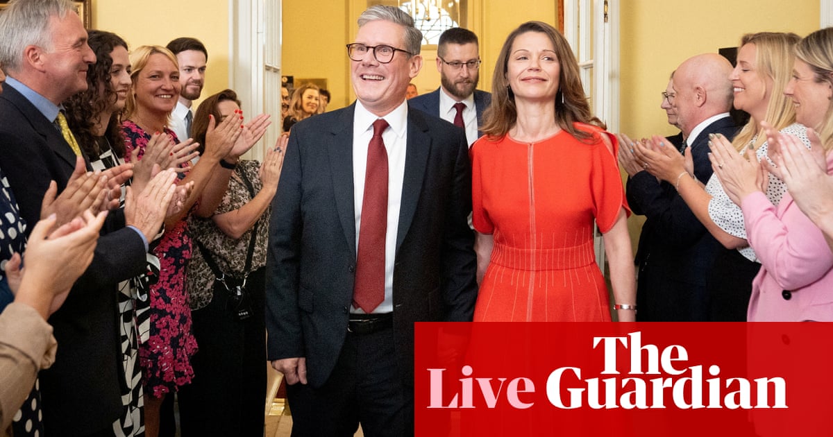 Minister struggles to defend Keir Starmer over his record of accepting freebies – UK politics live | Politics